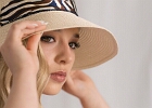 Tiffany : 2025, Hinterlechner, Tiffany